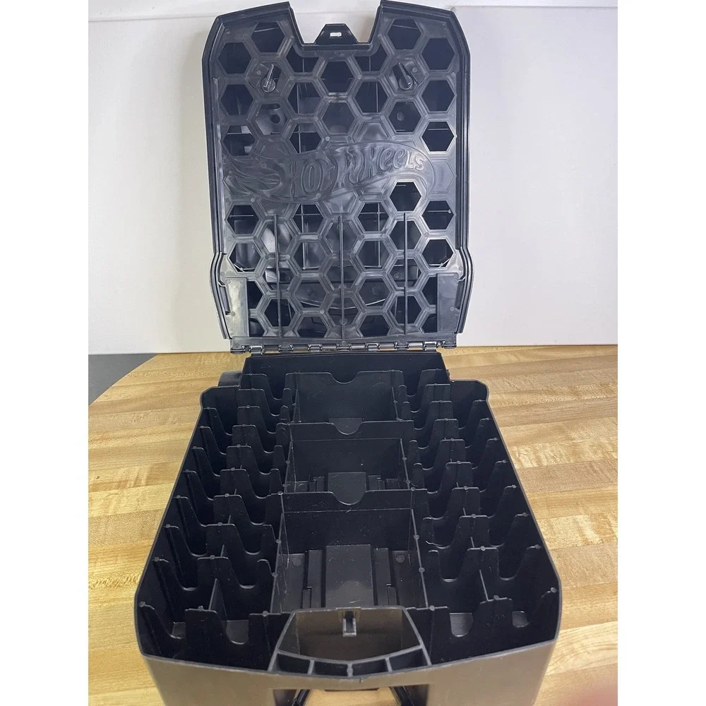 HOT WHEELS WHEELED STORAGE CARRY CASE He's missing‎ a tire